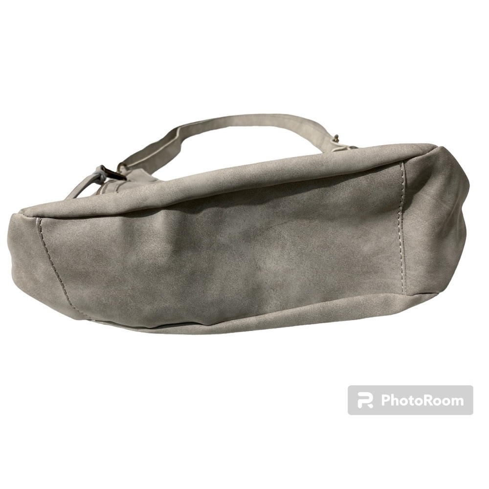 Wallflower grey vinyl crossbody purse 2 zippered slit Coker’s on front. OSP - Picture 3 of 8